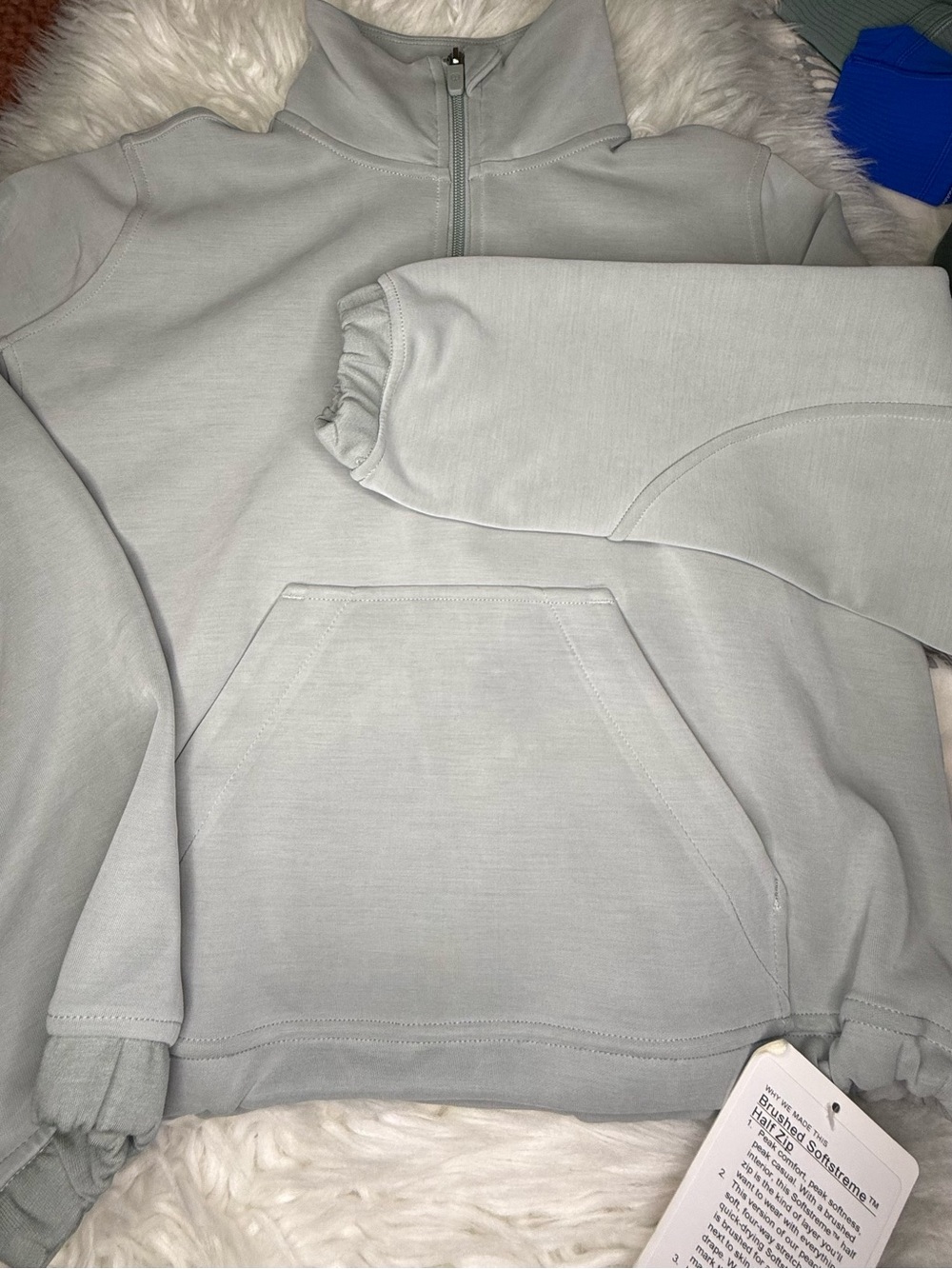 Lululemon Sz 2 nwt Brushed Softstreme
Half Zip Heathered gray nwt jade grey